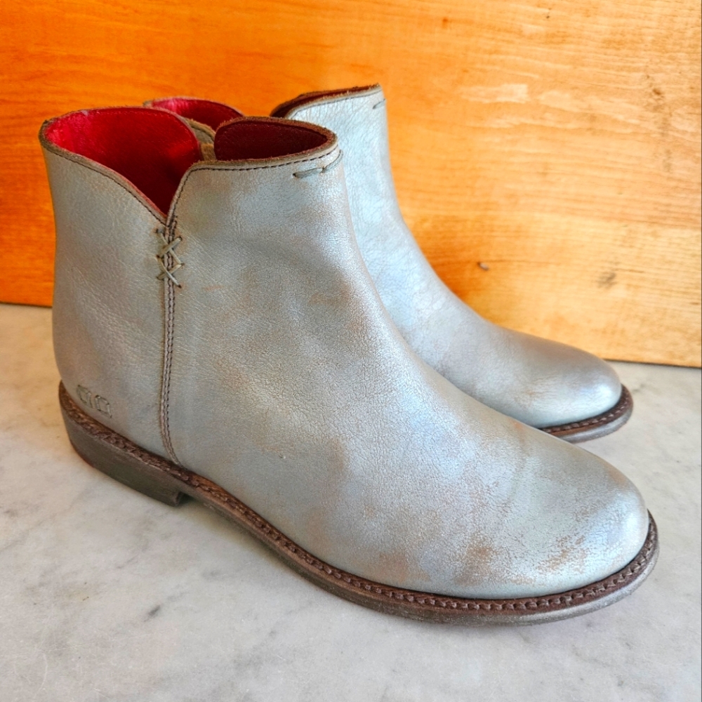 NEW Bedstu silver metallic genuine leather womens boots size 8